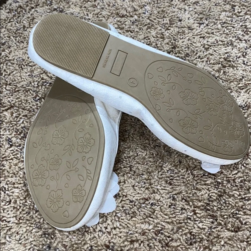 Cat & Jack Girl White Shoes Size 4